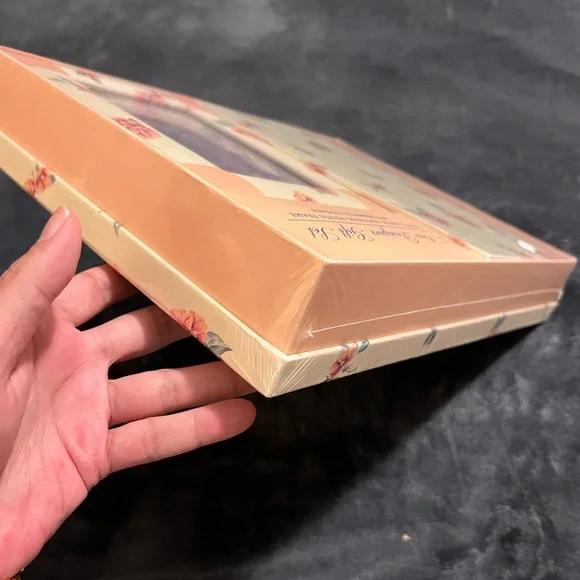 NWT Thompson Floral Photo Frame Set - Orange and Cream - Picture 10 of 12